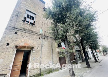 Facciata - Trilocale corso V. Emanuele, 129, Angri - foto 2