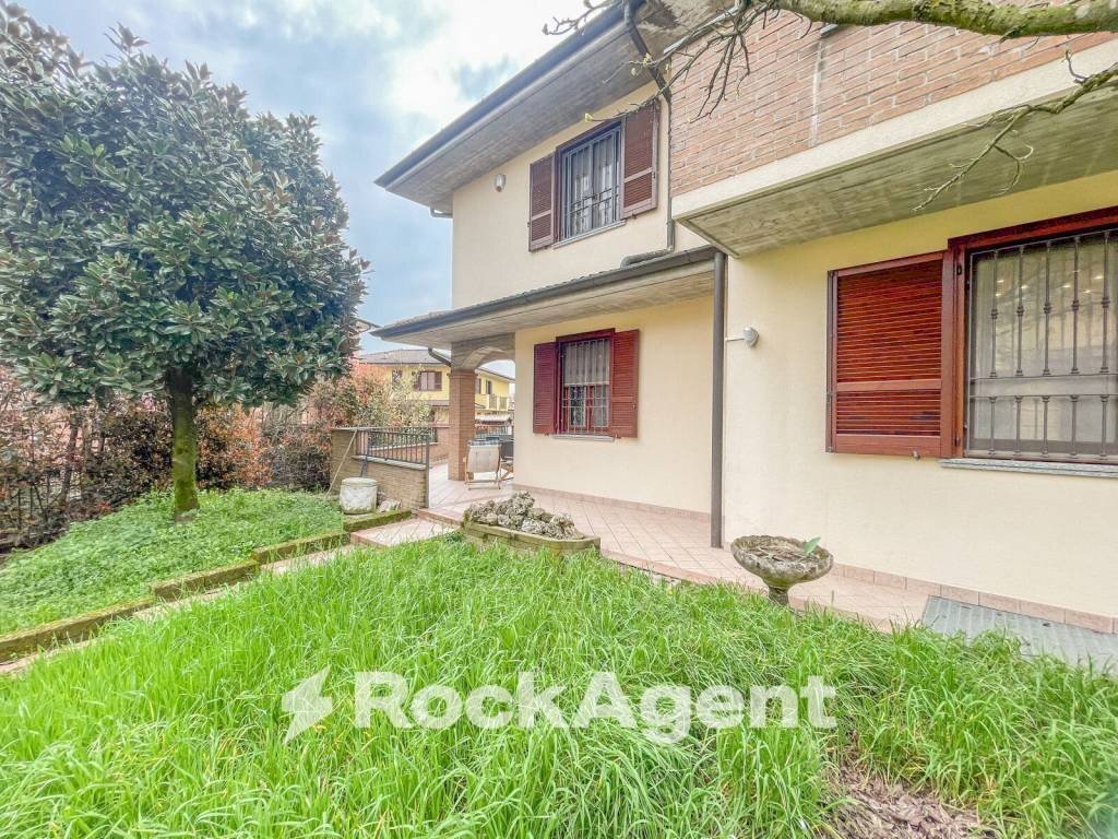 Giardino - Villa via Gabriele d'Annunzio, 7, Salerano sul Lambro - foto 2