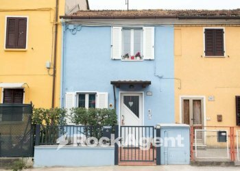 Facciata - Casa indipendente via Flaminia, 365, Fano - foto 1