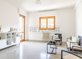 2.jpg - Appartamento Lgo Che Guevara 117, Bisceglie - foto 2