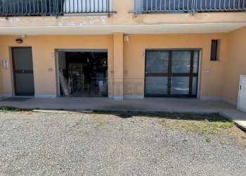 e461cae2-296a-4f4c-9ab8-4ba6676c1cf9.jpg - Magazzino Via Nino Gemelli, Catanzaro - foto 1