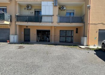 e87762cf-555c-4b5a-8810-73887d93be83.jpg - Magazzino Via Nino Gemelli, Catanzaro - foto 3