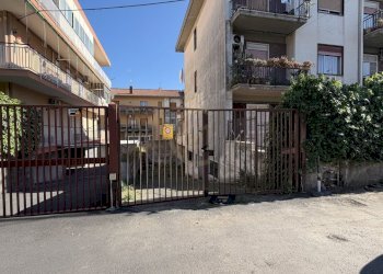 esterno - Magazzino Via Giuseppe Verdi 12, Mascalucia - foto 1