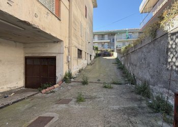 esterno - Magazzino Via Giuseppe Verdi 12, Mascalucia - foto 6