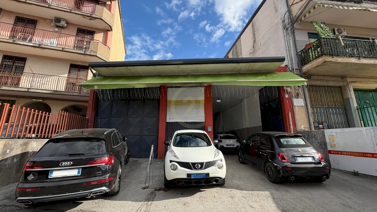 Vista esterna.jpg - Magazzino Catania - foto 1