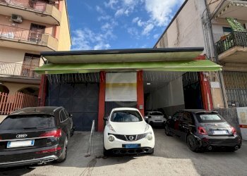 Vista esterna.jpg - Magazzino Catania - foto 1