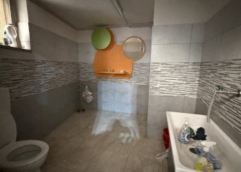 Bagno magazzino.jpg - Magazzino Catania - foto 14