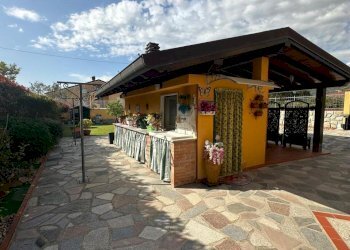 c8b1e7e2-9d31-46e0-9315-d8fd67fc47c8.jpg - Villa Via della Resistenza 38, Castelnuovo Magra - foto 1