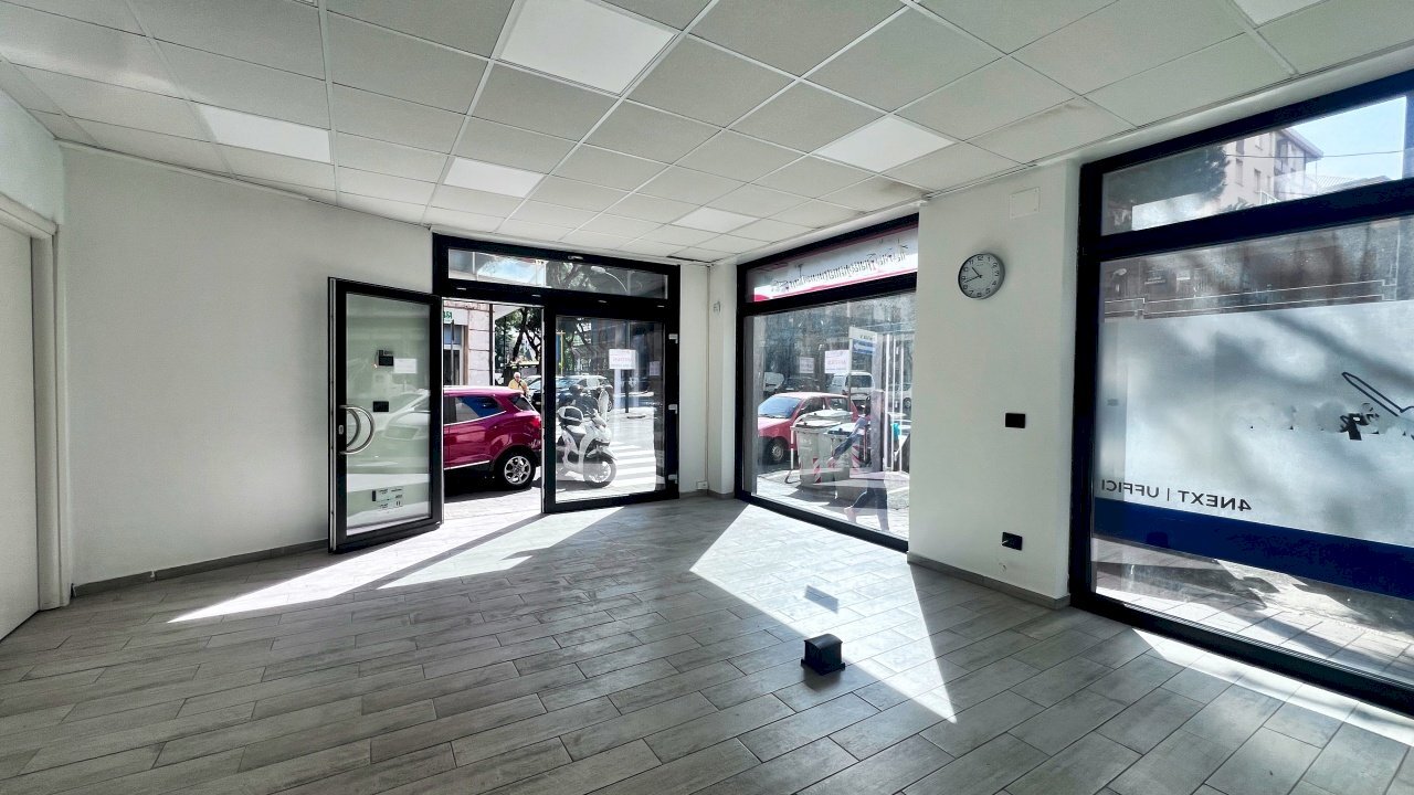 IMG_1998.jpeg - Locale Commerciale Corso Tardy e Benech 26 R, Savona - foto 2