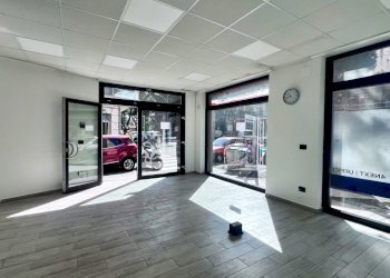 IMG_1998.jpeg - Locale Commerciale Corso Tardy e Benech 26 R, Savona - foto 2