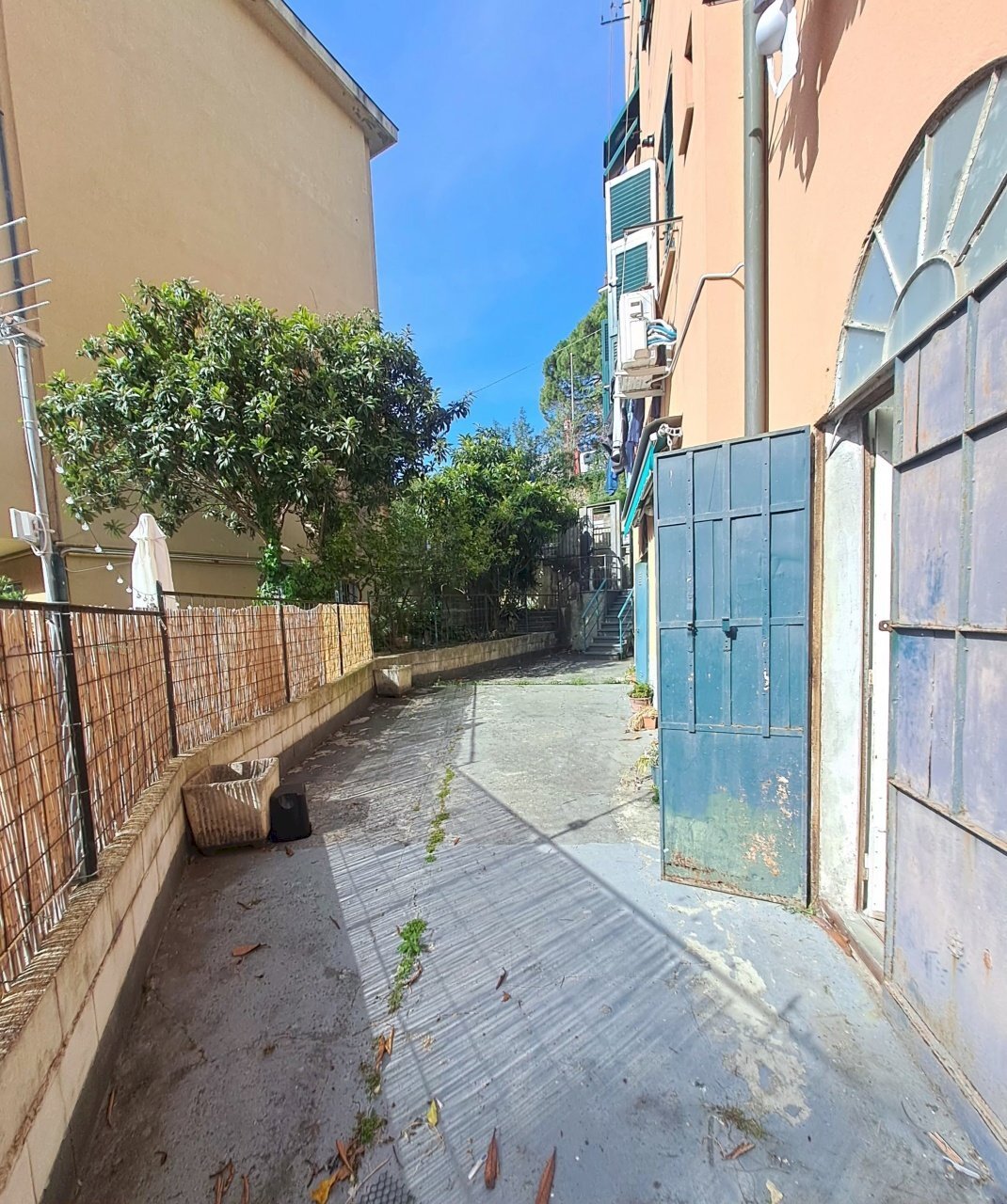 magazzinodue.jpg - Magazzino Via S. Schiaffino 65r, Genova (zona Quarto) - foto 3