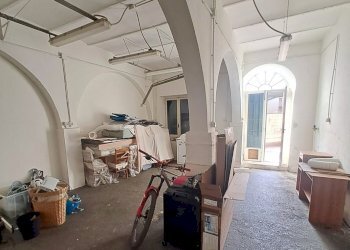 magazzinocinque.jpg - Magazzino Via S. Schiaffino 65r, Genova (zona Quarto) - foto 2