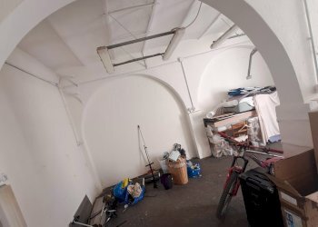 magaz 1.jpg - Magazzino Via S. Schiaffino 65r, Genova (zona Quarto) - foto 5