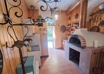 magazzino4.jpg - Magazzino Via S. Schiaffino 65r, Genova (zona Quarto) - foto 1