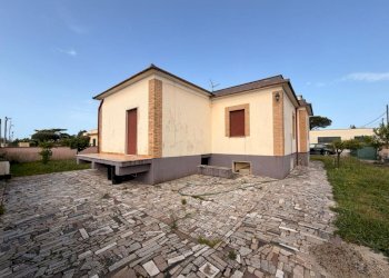 PHOTO-2026-04-16-12-34-17 2.jpg - Villa Via Affile 12, Nettuno - foto 2