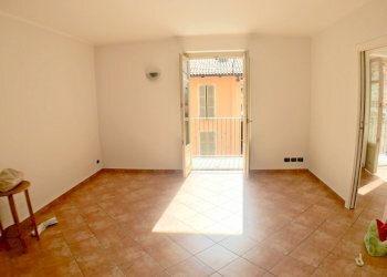 01.jpg - Four-room apartment Via Monte di Pietà 14, Cherasco - photo 2