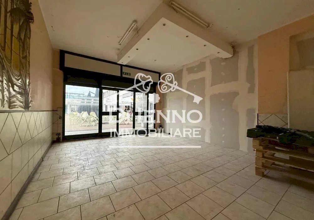 Shop Viale Gino Cervi, Roma - photo 1