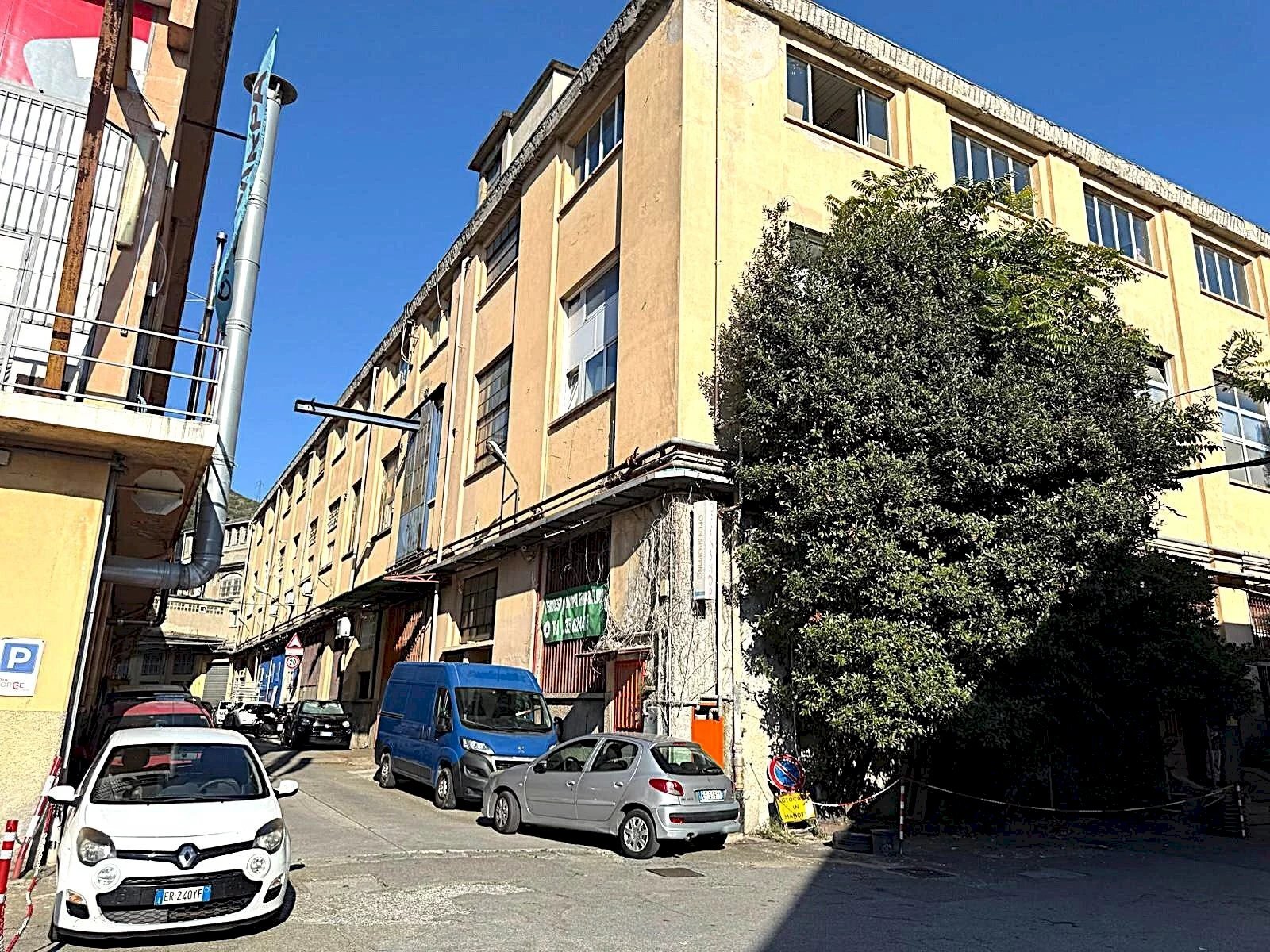 Capannone Via Borzoli, Genova (zona Sestri Ponente) - foto 2
