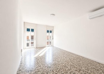 Four-room apartment Via Alfredo Cappellini, Milano (neighborhood Repubblica) - photo 10