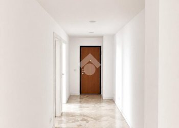 Four-room apartment Via Alfredo Cappellini, Milano (neighborhood Repubblica) - photo 17