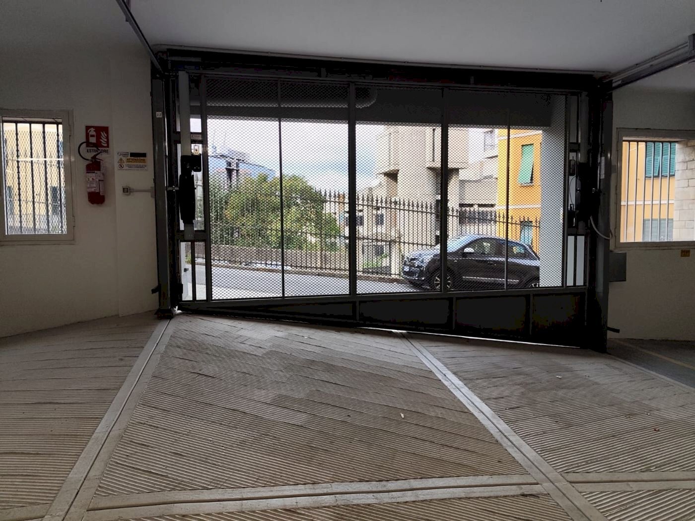 Parking space Piazza Carignano, Genova (neighborhood Carignano) - photo 2