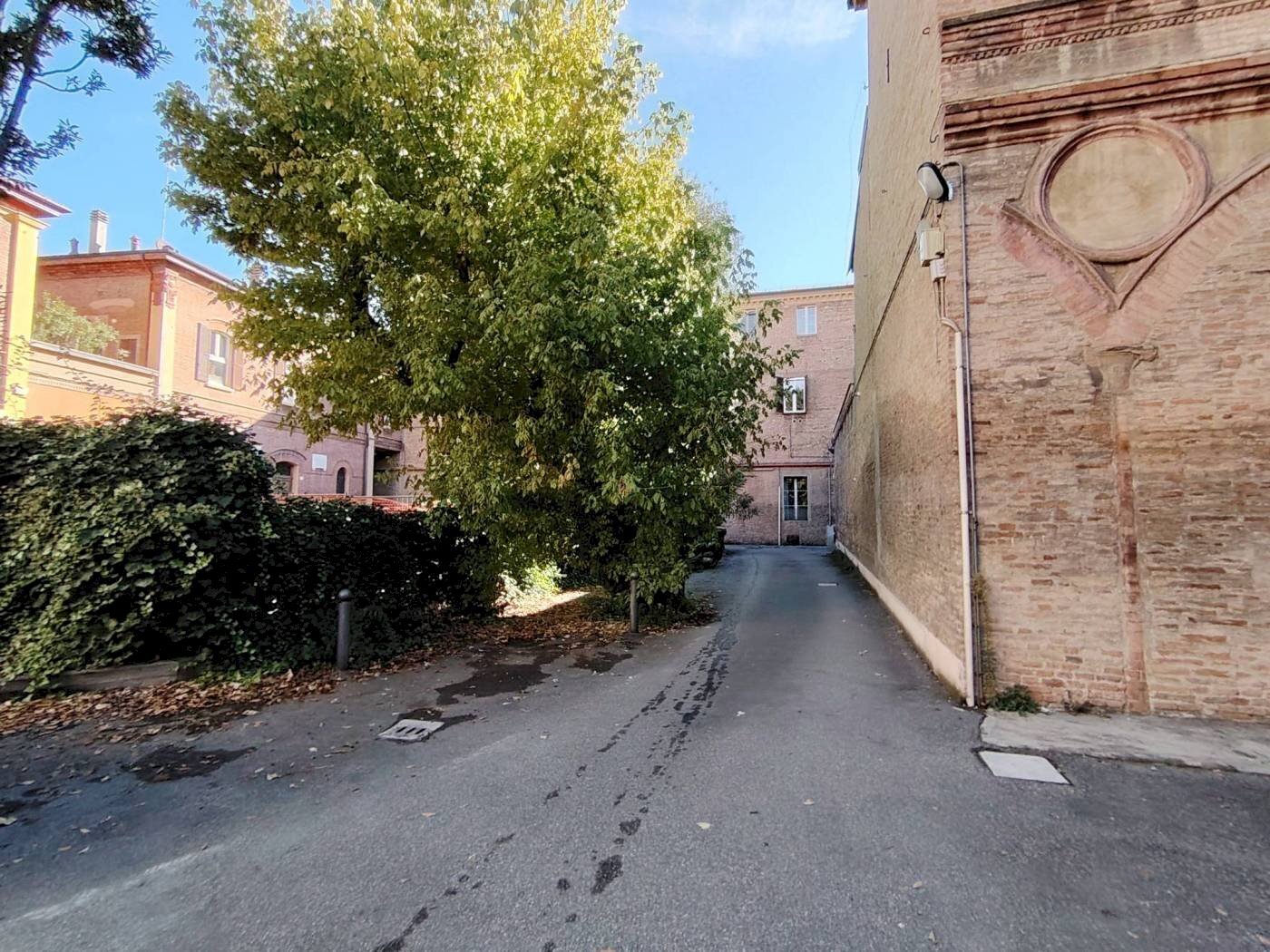 Posto Auto Via San Vitale, 40, Bologna (zona Centro Storico) - foto 2