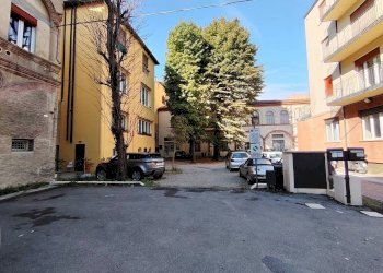 Posto Auto Via San Vitale, 40, Bologna (zona Centro Storico) - foto 1