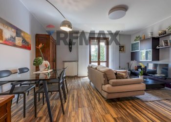 Sala da pranzo - Trilocale via Aldo Moro
 
15, Carnago - foto 3