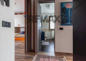 Hall / corridoio - Trilocale via Aldo Moro
 
15, Carnago - foto 12