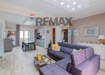 Sala da pranzo - Quadrilocale Via Belmonte Chiavelli
 
164/A, Palermo - foto 4