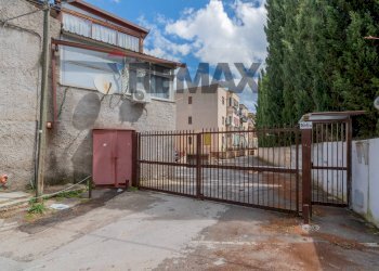 Ingresso condominiale - Quadrilocale Via Belmonte Chiavelli
 
164/A, Palermo - foto 18