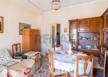 Sala da pranzo - Quadrilocale Leonardo Da Vinci
 
33, Acireale - foto 3