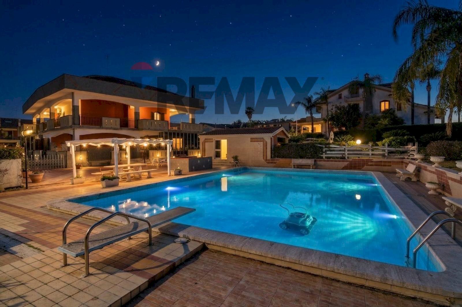 Piscina - Villa via Giovanni Pascoli
 
12, Aci Sant'Antonio - foto 1