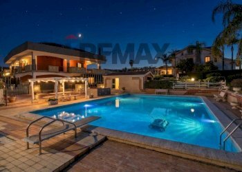 Piscina - Villa via Giovanni Pascoli
 
12, Aci Sant'Antonio - foto 1