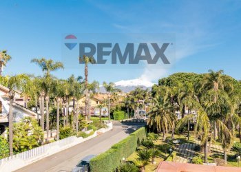 Edificio all\'aperto - Villa via Giovanni Pascoli
 
12, Aci Sant'Antonio - foto 4