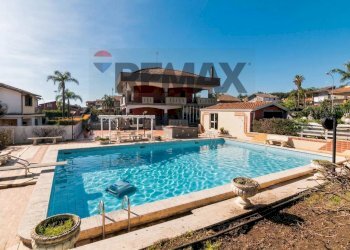 Piscina - Villa via Giovanni Pascoli
 
12, Aci Sant'Antonio - foto 5