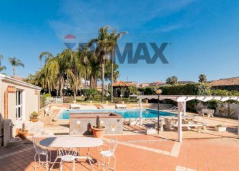 Piscina - Villa via Giovanni Pascoli
 
12, Aci Sant'Antonio - foto 7