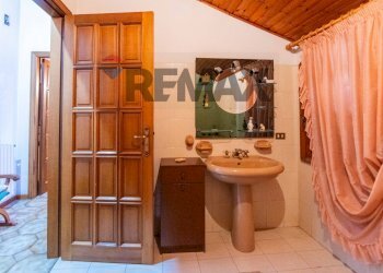 Bagno - Villa via Giovanni Pascoli
 
12, Aci Sant'Antonio - foto 15