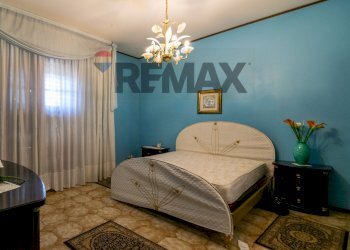 Camera / camera da letto - Villa via Giovanni Pascoli
 
12, Aci Sant'Antonio - foto 24