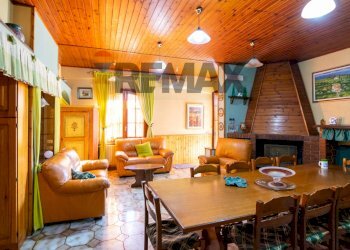 Sala da pranzo - Villa via Giovanni Pascoli
 
12, Aci Sant'Antonio - foto 31