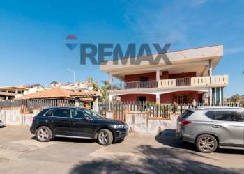 Edificio all\'aperto - Villa via Giovanni Pascoli
 
12, Aci Sant'Antonio - foto 55