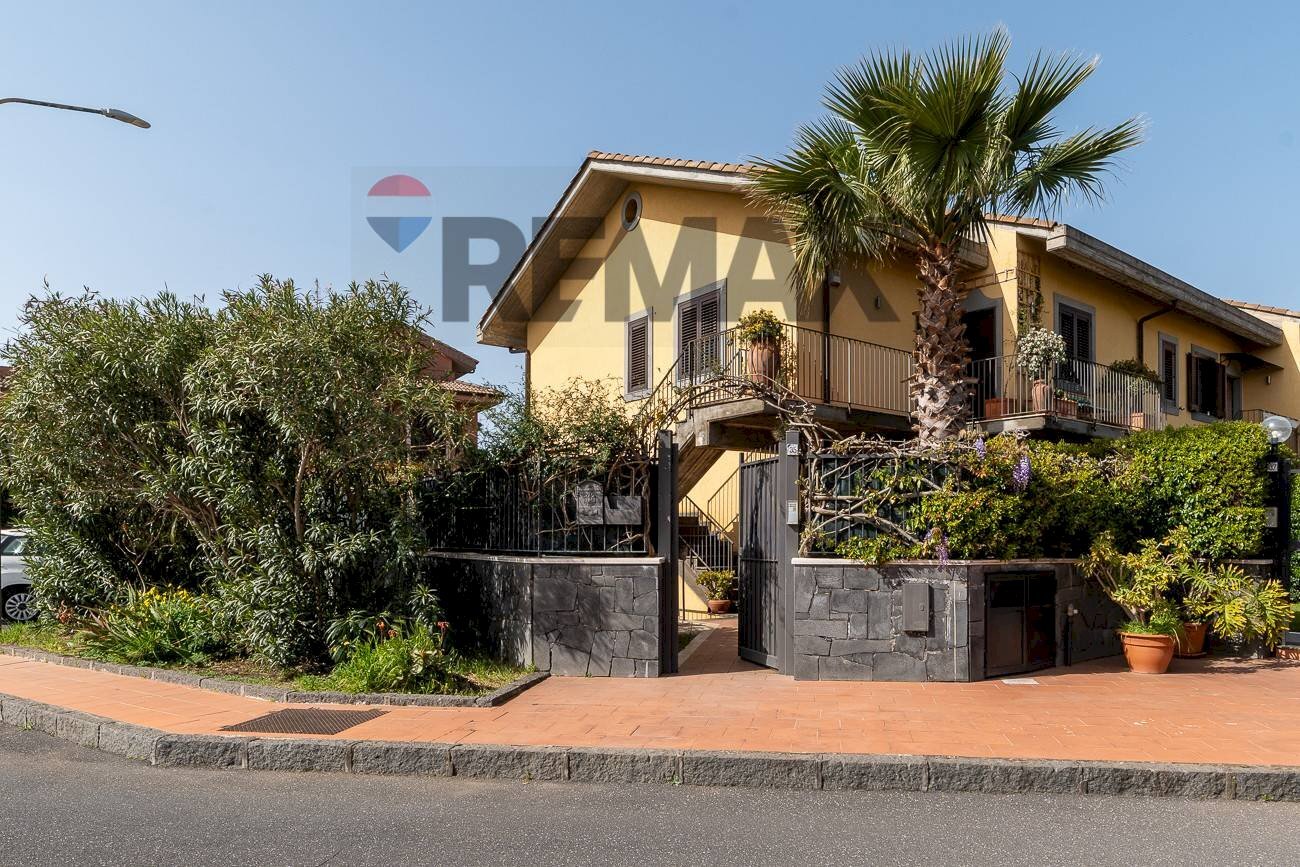 Casa all\'aperto - Villa VIA GIOVANNI GRASSO
 
35, San Gregorio di Catania - foto 1