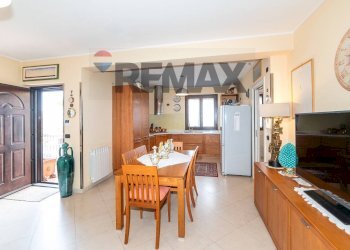 Sala da pranzo - Villa VIA GIOVANNI GRASSO
 
35, San Gregorio di Catania - foto 7