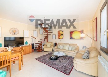 Sala da pranzo - Villa VIA GIOVANNI GRASSO
 
35, San Gregorio di Catania - foto 8