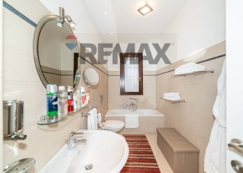 Bagno - Villa VIA GIOVANNI GRASSO
 
35, San Gregorio di Catania - foto 19