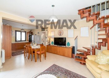 Sala da pranzo - Villa VIA GIOVANNI GRASSO
 
35, San Gregorio di Catania - foto 20