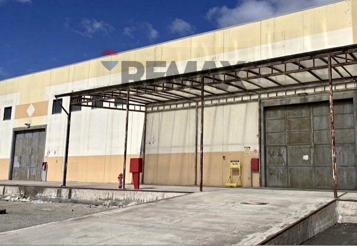 Edificio all\'aperto - Capannone Via Passo Del Fico
 
sn, Catania - foto 3