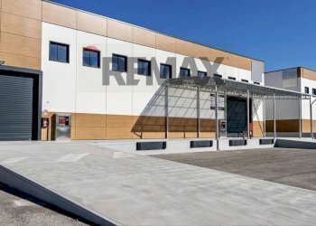 Edificio all\'aperto - Capannone Via Passo Del Fico
 
sn, Catania - foto 1