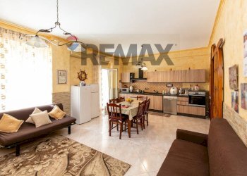 Sala da pranzo - Apartment Via Fra' Liberato
 
14, Catania - photo 1