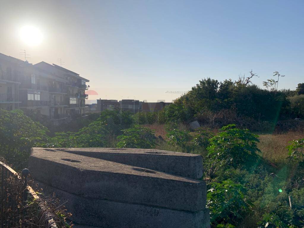 Edificio all\'aperto - Terreno agricolo via cubisia
 
snc, Aci Catena - foto 1